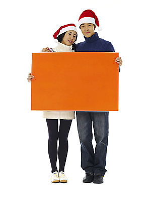 포토 JPG 전신 모자 커플 여자 기념일 남자 행복 크리스마스 산타모자 안내 알림판 서기 미소 웃음 누끼 사람 이벤트 20대 성인 두명 청춘 알림 청년만 성인만 국내포토 모자_잡화 잡화 감정 컨셉 관계 모션 표정 청년 파일형식