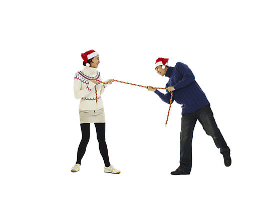 포토 JPG 전신 모자 커플 여자 기념일 남자 행복 밧줄 크리스마스 산타모자 서기 미소 웃음 누끼 사람 이벤트 20대 성인 두명 청춘 줄다리기 청년만 성인만 국내포토 모자_잡화 잡화 감정 줄 컨셉 관계 모션 놀이 표정 청년 파일형식