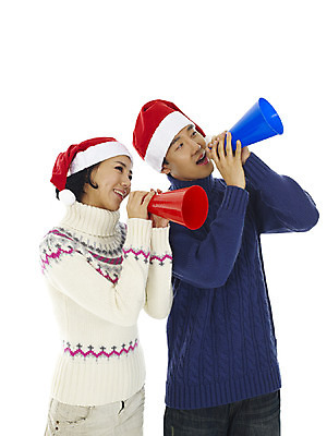 포토 JPG 모자 커플 여자 기념일 남자 행복 크리스마스 산타모자 안내 미소 웃음 누끼 사람 이벤트 상반신 20대 성인 두명 청춘 확성기 소리 알림 청년만 성인만 국내포토 모자_잡화 잡화 감정 컨셉 관계 표정 청년 파일형식