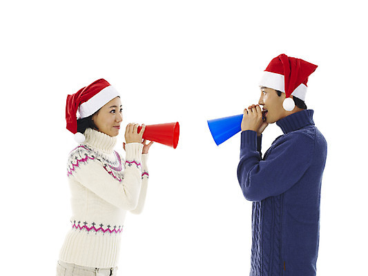 포토 JPG 모자 커플 여자 기념일 남자 행복 크리스마스 산타모자 안내 미소 웃음 누끼 사람 이벤트 상반신 20대 성인 두명 청춘 확성기 소리 알림 청년만 성인만 국내포토 모자_잡화 잡화 감정 컨셉 관계 표정 청년 파일형식