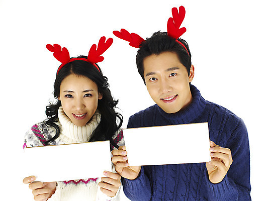 포토 JPG 커플 여자 기념일 남자 행복 크리스마스 안내 미소 웃음 누끼 사람 이벤트 상반신 20대 성인 두명 청춘 머리띠 알림 루돌프머리띠 청년만 성인만 국내포토 감정 컨셉 장신구 관계 표정 청년 파일형식