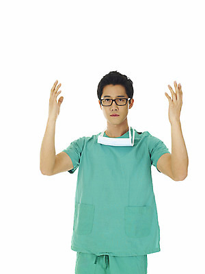 포토 JPG 스튜디오촬영 직업 남자 안경 의학 실내 마스크 한명 서기 누끼 사람 동양인 손짓 상반신 20대 성인 치료 한국인 의료진 의사 양손 수술 준비 수술복 수술준비 위생복 남자만 남자한명만 성인남자만 청년만 청년남자만 청년남자한명만 성인한명만 성인남자한명만 성인만 국내포토 1 손 잡화 모션 인종 청년 내부 가운 파일형식