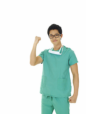 포토 JPG 스튜디오촬영 직업 남자 안경 의학 실내 마스크 한명 서기 미소 웃음 누끼 사람 동양인 손짓 상반신 20대 성인 치료 파이팅 주먹 한국인 의료진 의사 수술 수술복 위생복 남자만 남자한명만 성인남자만 청년만 청년남자만 청년남자한명만 성인한명만 성인남자한명만 성인만 국내포토 1 잡화 모션 표정 인종 청년 내부 가운 파일형식