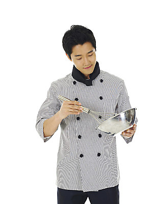 포토 JPG 스튜디오촬영 직업 그릇 식기 남자 주방용품 실내 한명 서기 미소 누끼 사람 동양인 손짓 상반신 20대 성인 앞모습 요리사 한국인 사발 거품기 조리기 남자만 남자한명만 성인남자만 청년만 청년남자만 청년남자한명만 성인한명만 성인남자한명만 성인만 국내포토 1 뷰포인트 생활용품 모션 표정 인종 청년 내부 사기그릇 파일형식