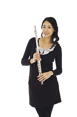 포토 JPG 스튜디오촬영 직업 여자 악기 실내 관악기 한명 서기 미소 웃음 누끼 사람 동양인 상반신 20대 성인 앞모습 연주자 음악가 한국인 플루트 플루티스트 여자만 여자한명만 성인여자만 청년만 청년여자만 성인한명만 청년여자한명만 성인여자한명만 성인만 국내포토 1 음악 뷰포인트 모션 표정 인종 청년 내부 파일형식