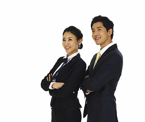 포토 JPG 스튜디오촬영 직업 여자 남자 비즈니스 서기 미소 웃음 누끼 사람 동양인 정장 손짓 상반신 20대 성인 두명 청춘 팔짱 한국인 직장인 사무원 비즈니스맨 비즈니스우먼 동료 청년만 성인만 국내포토 옷 컨셉 관계 모션 실내 표정 인종 청년 파일형식