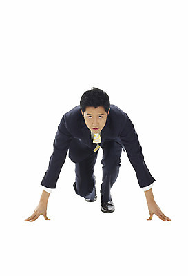 포토 JPG 스튜디오촬영 직업 남자 비즈니스 한명 누끼 사람 앉기 동양인 정장 손짓 20대 성인 앞모습 달리기 한국인 직장인 비즈니스맨 준비 출발 준비자세 남자만 남자한명만 성인남자만 청년만 청년남자만 청년남자한명만 성인한명만 성인남자한명만 성인만 국내포토 1 옷 뷰포인트 포즈 컨셉 모션 실내 인종 청년 파일형식