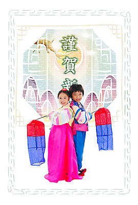 전신 PSD 나무 템플릿 문자 문양 여자 남자 어린이 카드템플릿 근하신년 서기 사람 소녀 소년 두명 태양 전통문양 한자 전통의상 한복 연하장 청사초롱 합성 어린이만 이미지템플릿 카드프레임 자연요소 식물 한국전통 전통 모션 새해 카드_감사 프레임 초롱 파일형식