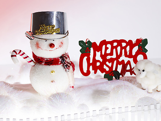 포토 JPG 스튜디오촬영 문자 모자 기호 알파벳 영어 계절 기념일 인형 크리스마스장식 크리스마스 겨울 눈사람 지팡이 크리스마스용품 실내 사람없음 장식 울타리 목도리 눈 양 양동이 오브젝트 국내포토 자연요소 잡화 포유류 날씨 이벤트 내부 담장 용품 파일형식