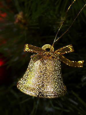 포토 JPG 스튜디오촬영 나무 계절 기념일 리본 크리스마스장식 크리스마스 겨울 크리스마스용품 실내 근접촬영 사람없음 장식 크리스마스트리 금색 종 오브젝트 골든벨 장식종 국내포토 식물 뷰포인트 컬러 이벤트 내부 용품 파일형식