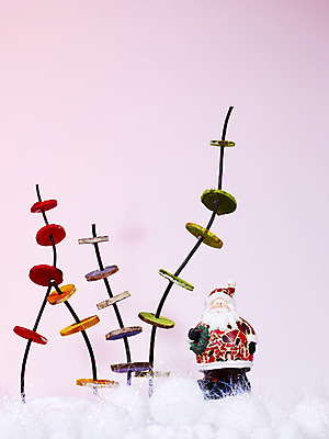 포토 JPG 스튜디오촬영 계절 기념일 인형 크리스마스장식 크리스마스 겨울 크리스마스용품 실내 사람없음 장식 크리스마스트리 산타클로스 피규어 눈 오브젝트 산타인형 국내포토 자연요소 날씨 이벤트 내부 미니어처 용품 파일형식