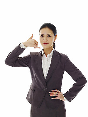 포토 JPG 스튜디오촬영 모델 여자 포즈 비즈니스 실내 표정 한명 서기 미소 웃음 누끼 사람 동양인 정장 손짓 20대 성인 앞모습 한국인 비즈니스우먼 통화 손전화 여자만 여자한명만 성인여자만 청년만 청년여자만 성인한명만 청년여자한명만 성인여자한명만 성인만 국내포토 1 옷 뷰포인트 모션 인종 청년 내부 직장인 파일형식