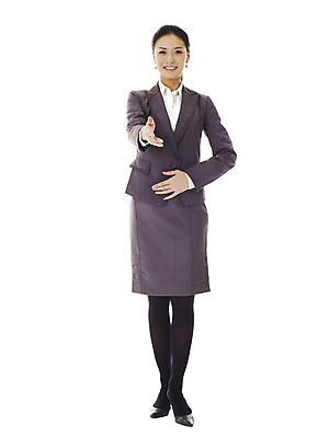 포토 JPG 스튜디오촬영 전신 모델 여자 포즈 비즈니스 악수 실내 표정 한명 서기 미소 웃음 누끼 사람 동양인 정장 손짓 20대 성인 앞모습 거래 한국인 인사 직장인 비즈니스우먼 손내밀기 계약 화해 여자만 여자한명만 성인여자만 청년만 청년여자만 성인한명만 청년여자한명만 성인여자한명만 성인만 국내포토 직업 1 옷 감정 뷰포인트 모션 인종 청년 내부 예절 파일형식