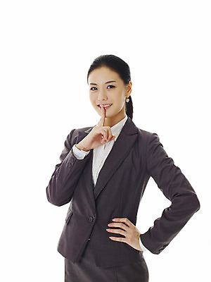 포토 JPG 스튜디오촬영 모델 여자 포즈 비즈니스 손가락 실내 표정 한명 서기 미소 웃음 누끼 사람 동양인 정장 손짓 20대 성인 앞모습 한국인 비즈니스우먼 쉿 조용 정숙 여자만 여자한명만 성인여자만 청년만 청년여자만 성인한명만 청년여자한명만 성인여자한명만 성인만 국내포토 1 손 옷 뷰포인트 모션 인종 청년 내부 직장인 파일형식