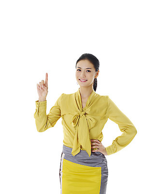 포토 JPG 스튜디오촬영 모델 1 여자 포즈 비즈니스 손가락 실내 표정 한명 서기 미소 웃음 누끼 사람 동양인 정장 손짓 20대 성인 앞모습 한국인 검지손가락 가리킴 비즈니스우먼 집게손가락 여자만 여자한명만 성인여자만 청년만 청년여자만 성인한명만 청년여자한명만 성인여자한명만 성인만 국내포토 손 옷 뷰포인트 모션 인종 청년 내부 직장인 파일형식