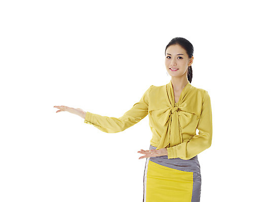 포토 JPG 스튜디오촬영 모델 여자 포즈 비즈니스 안내 실내 표정 한명 서기 미소 웃음 누끼 사람 동양인 정장 손짓 20대 성인 앞모습 한국인 양손 비즈니스우먼 알림 추천 여자만 여자한명만 성인여자만 청년만 청년여자만 성인한명만 청년여자한명만 성인여자한명만 성인만 국내포토 1 손 옷 뷰포인트 모션 인종 청년 내부 직장인 파일형식