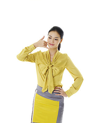 포토 JPG 스튜디오촬영 모델 여자 포즈 비즈니스 실내 표정 한명 서기 미소 웃음 누끼 사람 동양인 정장 손짓 20대 성인 앞모습 한국인 비즈니스우먼 상담 통화 문의 손전화 여자만 여자한명만 성인여자만 청년만 청년여자만 성인한명만 청년여자한명만 성인여자한명만 성인만 국내포토 1 옷 뷰포인트 모션 인종 청년 내부 직장인 파일형식