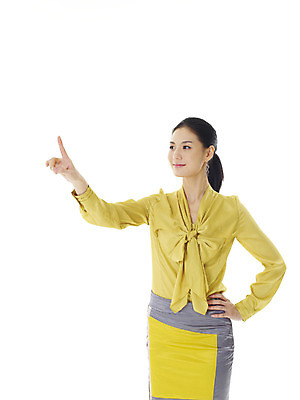 포토 JPG 스튜디오촬영 모델 여자 포즈 비즈니스 손가락 실내 한명 서기 누끼 사람 동양인 정장 손짓 20대 성인 앞모습 한국인 검지손가락 가리킴 비즈니스우먼 지적 집게손가락 여자만 여자한명만 성인여자만 청년만 청년여자만 성인한명만 청년여자한명만 성인여자한명만 성인만 국내포토 1 손 옷 뷰포인트 모션 인종 청년 내부 직장인 파일형식