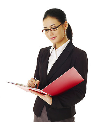 포토 JPG 스튜디오촬영 모델 여자 안경 포즈 비즈니스 실내 한명 서기 미소 웃음 누끼 사람 동양인 정장 손짓 상반신 20대 성인 앞모습 필기구 펜 자료 한국인 업무 직장인 비즈니스우먼 작업실 문서 파일 여자만 여자한명만 성인여자만 청년만 청년여자만 성인한명만 청년여자한명만 성인여자한명만 성인만 국내포토 직업 1 잡화 옷 뷰포인트 모션 문구용품 표정 인종 청년 내부 작업 파일형식