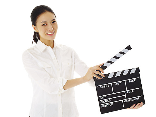 포토 JPG 스튜디오촬영 모델 여자 포즈 비즈니스 실내 한명 서기 미소 웃음 누끼 사람 동양인 손짓 상반신 20대 성인 앞모습 한국인 비즈니스우먼 클래퍼보드 영화 여자만 여자한명만 성인여자만 청년만 청년여자만 성인한명만 청년여자한명만 성인여자한명만 성인만 국내포토 1 뷰포인트 모션 문화예술 표정 인종 청년 내부 직장인 파일형식