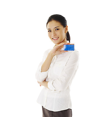 포토 JPG 스튜디오촬영 모델 여자 포즈 비즈니스 안내 실내 한명 서기 미소 웃음 누끼 사람 동양인 손짓 상반신 20대 성인 옆모습 한국인 비즈니스우먼 신용카드 알림 결제 여자만 여자한명만 성인여자만 청년만 청년여자만 성인한명만 청년여자한명만 성인여자한명만 성인만 국내포토 1 뷰포인트 모션 표정 인종 청년 내부 금융 직장인 파일형식