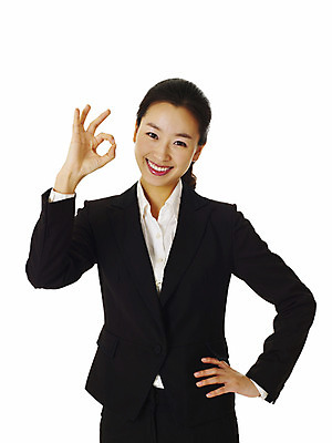 포토 JPG 스튜디오촬영 모델 여자 포즈 비즈니스 손가락 실내 한명 서기 미소 웃음 누끼 사람 동양인 정장 손짓 상반신 20대 성인 앞모습 한국인 직장인 비즈니스우먼 OK 여자만 여자한명만 성인여자만 청년만 청년여자만 성인한명만 청년여자한명만 성인여자한명만 성인만 국내포토 직업 1 손 옷 뷰포인트 모션 표정 인종 청년 내부 파일형식