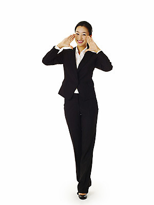 포토 JPG 스튜디오촬영 전신 모델 여자 포즈 비즈니스 실내 한명 서기 미소 웃음 누끼 사람 동양인 정장 손짓 20대 성인 앞모습 외침 한국인 직장인 비즈니스우먼 부름 여자만 여자한명만 성인여자만 청년만 청년여자만 성인한명만 청년여자한명만 성인여자한명만 성인만 국내포토 직업 1 옷 뷰포인트 모션 표정 인종 청년 내부 소리 파일형식