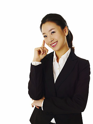 포토 JPG 스튜디오촬영 모델 여자 포즈 생각 비즈니스 실내 한명 서기 미소 웃음 누끼 사람 동양인 정장 손짓 상반신 20대 성인 한국인 직장인 비즈니스우먼 고민 여자만 여자한명만 성인여자만 청년만 청년여자만 성인한명만 청년여자한명만 성인여자한명만 성인만 국내포토 직업 1 옷 감정 모션 표정 인종 청년 내부 파일형식