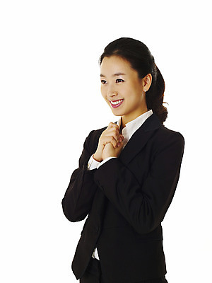 포토 JPG 스튜디오촬영 모델 여자 포즈 비즈니스 실내 한명 서기 미소 웃음 누끼 사람 동양인 정장 손짓 상반신 20대 성인 손잡기 희망 한국인 직장인 비즈니스우먼 여자만 여자한명만 성인여자만 청년만 청년여자만 성인한명만 청년여자한명만 성인여자한명만 성인만 국내포토 직업 1 옷 감정 모션 표정 인종 청년 내부 파일형식
