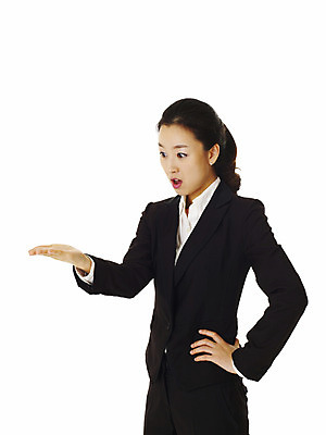 포토 JPG 스튜디오촬영 모델 여자 허리손 포즈 비즈니스 실내 손바닥 한명 서기 누끼 사람 동양인 정장 손짓 상반신 20대 성인 놀람 한국인 직장인 비즈니스우먼 여자만 여자한명만 성인여자만 청년만 청년여자만 성인한명만 청년여자한명만 성인여자한명만 성인만 국내포토 직업 1 손 옷 감정 모션 표정 인종 청년 내부 파일형식