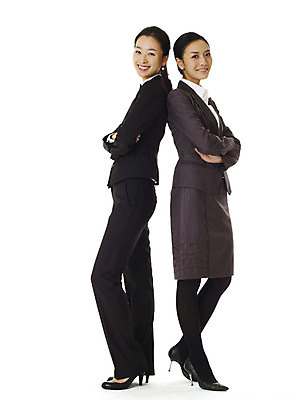 포토 JPG 스튜디오촬영 모델 여자 포즈 비즈니스 실내 서기 미소 웃음 누끼 사람 동양인 정장 손짓 20대 성인 두명 옆모습 팔짱 깨끗함 한국인 직장인 비즈니스우먼 동료 선배 후배 선후배 여자만 성인여자만 청년만 청년여자만 성인만 국내포토 직업 옷 뷰포인트 컨셉 관계 모션 표정 인종 청년 내부 파일형식