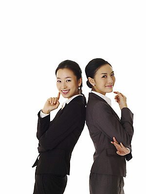 포토 JPG 스튜디오촬영 모델 여자 포즈 생각 비즈니스 손가락 실내 미소 웃음 누끼 사람 동양인 정장 손짓 상반신 20대 성인 두명 옆모습 한국인 직장인 비즈니스우먼 동료 선배 후배 선후배 여자만 성인여자만 청년만 청년여자만 성인만 국내포토 직업 손 옷 뷰포인트 관계 모션 표정 인종 청년 내부 파일형식
