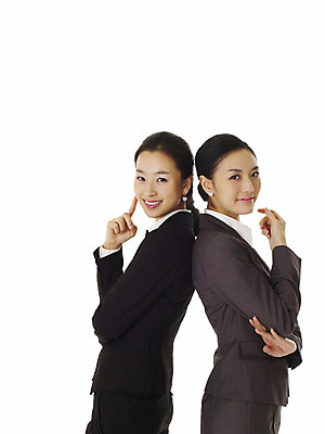 포토 JPG 스튜디오촬영 모델 여자 포즈 생각 비즈니스 손가락 실내 미소 웃음 누끼 사람 동양인 정장 손짓 상반신 20대 성인 두명 옆모습 한국인 직장인 비즈니스우먼 동료 선배 후배 선후배 여자만 성인여자만 청년만 청년여자만 성인만 국내포토 직업 손 옷 뷰포인트 관계 모션 표정 인종 청년 내부 파일형식