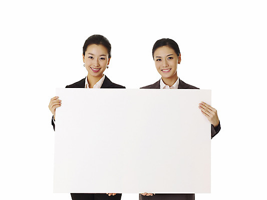 포토 JPG 스튜디오촬영 모델 여자 포즈 비즈니스 안내 실내 서기 미소 웃음 누끼 사람 동양인 정장 손짓 상반신 20대 성인 두명 앞모습 한국인 직장인 비즈니스우먼 알림 동료 추천 메모판 선배 후배 선후배 여자만 성인여자만 청년만 청년여자만 성인만 국내포토 직업 옷 뷰포인트 관계 모션 표정 인종 청년 내부 파일형식