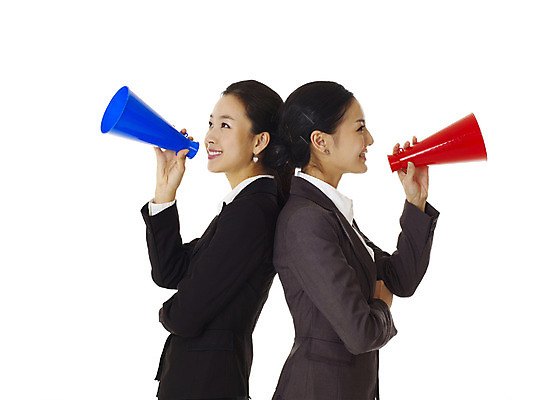 포토 JPG 스튜디오촬영 모델 여자 포즈 비즈니스 안내 실내 미소 웃음 누끼 사람 동양인 정장 손짓 상반신 20대 성인 두명 확성기 한국인 직장인 비즈니스우먼 알림 동료 선배 후배 선후배 여자만 성인여자만 청년만 청년여자만 성인만 국내포토 직업 옷 관계 모션 표정 인종 청년 내부 파일형식