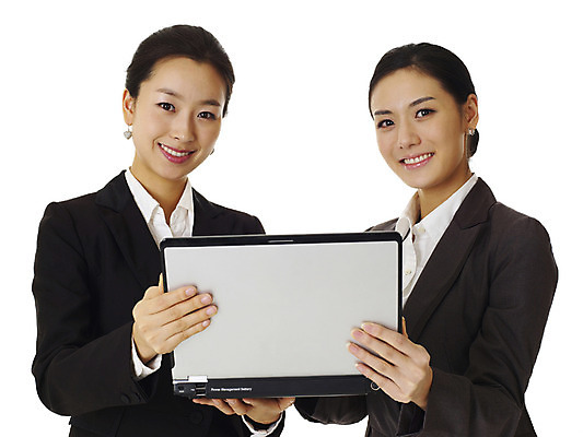 포토 JPG 스튜디오촬영 모델 여자 포즈 인터넷 비즈니스 협력 실내 미소 웃음 누끼 사람 동양인 정장 손짓 상반신 20대 성인 두명 노트북 컴퓨터 한국인 업무 직장인 비즈니스우먼 작업실 동료 선배 후배 선후배 여자만 성인여자만 청년만 청년여자만 성인만 국내포토 직업 옷 관계 모션 표정 인종 청년 내부 전자제품 작업 파일형식