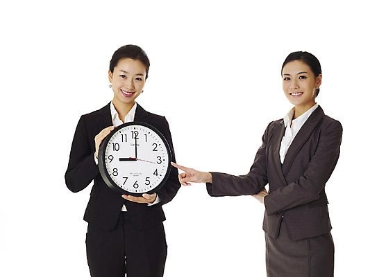 포토 JPG 스튜디오촬영 모델 여자 시계 포즈 비즈니스 안내 실내 미소 웃음 누끼 사람 동양인 정장 손짓 상반신 20대 성인 두명 한국인 가리킴 시간 업무 직장인 비즈니스우먼 작업실 벽시계 동료 출근 선배 후배 선후배 9시 출근시간 여자만 성인여자만 청년만 청년여자만 성인만 국내포토 직업 옷 관계 모션 표정 인종 청년 내부 작업 출퇴근 파일형식