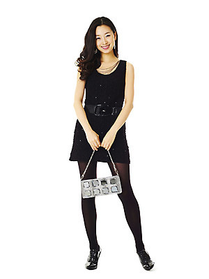 포토 JPG 스튜디오촬영 전신 모델 긴머리 원피스 여자 구두 포즈 가방 장신구 실내 한명 서기 미소 웃음 누끼 사람 동양인 손짓 이벤트 20대 성인 앞모습 장식 쇼핑 파티 유행 한국인 핸드백 벨트 고급 여자만 여자한명만 성인여자만 청년만 청년여자만 성인한명만 청년여자한명만 성인여자한명만 성인만 국내포토 1 헤어스타일 잡화 옷 뷰포인트 신발 컨셉 모션 표정 인종 청년 내부 파일형식