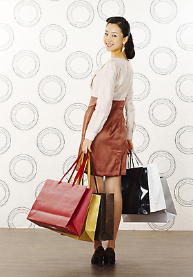 포토 JPG 스튜디오촬영 전신 모델 여자 구두 포즈 실내 한명 서기 미소 웃음 사람 동양인 손짓 20대 성인 뒷모습 쇼핑 쇼핑백 한국인 즐거움 만족 여자만 여자한명만 성인여자만 청년만 청년여자만 성인한명만 청년여자한명만 성인여자한명만 성인만 흐뭇 국내포토 1 감정 뷰포인트 신발 컨셉 가방 모션 표정 인종 청년 내부 파일형식