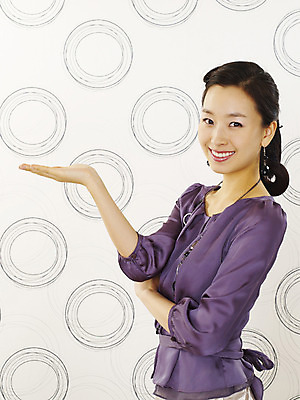 포토 JPG 스튜디오촬영 모델 여자 구두 포즈 장신구 안내 실내 한명 미소 웃음 누끼 사람 동양인 손짓 상반신 20대 성인 앞모습 장식 쇼핑 한국인 하이힐 알림 여자만 여자한명만 성인여자만 청년만 청년여자만 성인한명만 청년여자한명만 성인여자한명만 성인만 국내포토 1 뷰포인트 신발 모션 표정 인종 청년 내부 여성화 파일형식