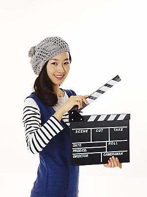 포토 JPG 스튜디오촬영 모델 모자 라이프스타일 원피스 여자 포즈 장신구 모션 실내 한명 미소 웃음 누끼 사람 동양인 손짓 이벤트 상반신 20대 성인 옆모습 장식 캐주얼 한국인 클래퍼보드 영화 베레모 캐주얼원피스 여자만 여자한명만 성인여자만 청년만 청년여자만 성인한명만 청년여자한명만 성인여자한명만 성인만 국내포토 모자_잡화 1 잡화 옷 뷰포인트 문화예술 표정 인종 청년 내부 생활 파일형식