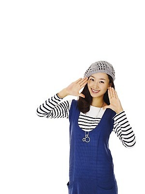 포토 JPG 스튜디오촬영 모델 모자 라이프스타일 원피스 여자 포즈 장신구 모션 안내 실내 한명 미소 웃음 누끼 사람 동양인 손짓 이벤트 상반신 20대 성인 앞모습 장식 캐주얼 외침 한국인 알림 부름 베레모 캐주얼원피스 여자만 여자한명만 성인여자만 청년만 청년여자만 성인한명만 청년여자한명만 성인여자한명만 성인만 국내포토 모자_잡화 1 잡화 옷 뷰포인트 표정 인종 청년 내부 생활 소리 파일형식