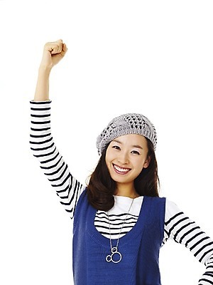 포토 JPG 스튜디오촬영 모델 모자 라이프스타일 원피스 여자 포즈 장신구 모션 실내 한명 미소 웃음 사람 동양인 손짓 이벤트 상반신 20대 성인 앞모습 장식 캐주얼 파이팅 주먹 한국인 베레모 캐주얼원피스 여자만 여자한명만 성인여자만 청년만 청년여자만 성인한명만 청년여자한명만 성인여자한명만 성인만 국내포토 모자_잡화 1 잡화 옷 뷰포인트 표정 인종 청년 내부 생활 파일형식