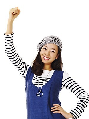 포토 JPG 스튜디오촬영 모델 모자 라이프스타일 원피스 여자 포즈 장신구 모션 실내 한명 미소 웃음 사람 동양인 손짓 이벤트 상반신 20대 성인 앞모습 장식 캐주얼 파이팅 주먹 한국인 베레모 캐주얼원피스 여자만 여자한명만 성인여자만 청년만 청년여자만 성인한명만 청년여자한명만 성인여자한명만 성인만 국내포토 모자_잡화 1 잡화 옷 뷰포인트 표정 인종 청년 내부 생활 파일형식