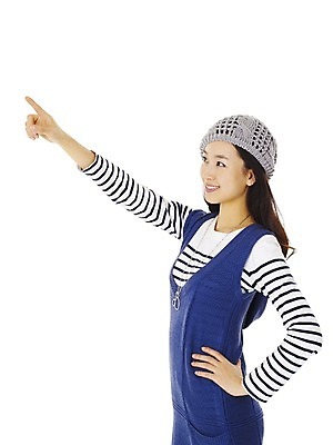 포토 JPG 스튜디오촬영 모델 모자 라이프스타일 원피스 여자 포즈 장신구 손가락 모션 실내 한명 미소 웃음 누끼 사람 동양인 손짓 이벤트 상반신 20대 성인 장식 캐주얼 한국인 검지손가락 가리킴 베레모 캐주얼원피스 집게손가락 여자만 여자한명만 성인여자만 청년만 청년여자만 성인한명만 청년여자한명만 성인여자한명만 성인만 국내포토 모자_잡화 1 손 잡화 옷 표정 인종 청년 내부 생활 파일형식