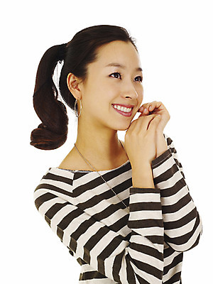 포토 JPG 스튜디오촬영 모델 라이프스타일 여자 행복 포즈 장신구 모션 상상 실내 한명 미소 웃음 누끼 사람 동양인 손짓 이벤트 상반신 20대 성인 캐주얼 희망 한국인 여자만 여자한명만 성인여자만 청년만 청년여자만 성인한명만 청년여자한명만 성인여자한명만 성인만 국내포토 1 옷 감정 표정 인종 청년 내부 생활 파일형식