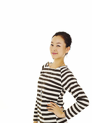 포토 JPG 스튜디오촬영 모델 라이프스타일 여자 포즈 장신구 모션 실내 한명 누끼 사람 동양인 손짓 이벤트 상반신 20대 성인 캐주얼 한국인 자신감 여자만 여자한명만 성인여자만 청년만 청년여자만 성인한명만 청년여자한명만 성인여자한명만 성인만 국내포토 1 옷 감정 인종 청년 내부 생활 파일형식