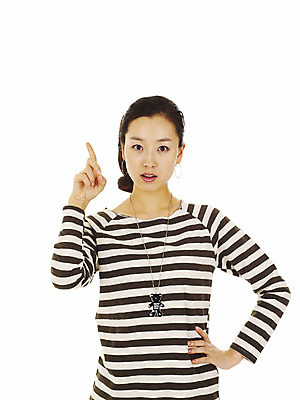 포토 JPG 스튜디오촬영 모델 라이프스타일 여자 포즈 장신구 손가락 모션 실내 한명 미소 웃음 누끼 사람 동양인 손짓 이벤트 상반신 20대 성인 캐주얼 한국인 검지손가락 가리킴 집게손가락 여자만 여자한명만 성인여자만 청년만 청년여자만 성인한명만 청년여자한명만 성인여자한명만 성인만 국내포토 1 손 옷 표정 인종 청년 내부 생활 파일형식