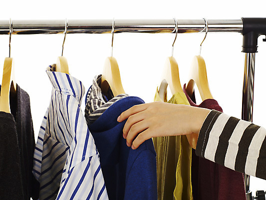 포토 JPG 스튜디오촬영 모델 라이프스타일 손 옷 여자 포즈 실내 한명 사람 동양인 손짓 20대 성인 캐주얼 쇼핑 한국인 선택 옷걸이 고민 갈등 옷고르기 여자만 여자한명만 성인여자만 청년만 청년여자만 성인한명만 청년여자한명만 성인여자한명만 성인만 국내포토 1 감정 컨셉 모션 인종 청년 내부 생활 신체부위 파일형식