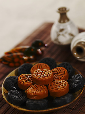 포토 JPG 스튜디오촬영 그릇 명절 한식 음식 조류 술병 디저트 한국 실내 근접촬영 사람없음 하이앵글 과자 전통음식 원앙 오브젝트 한과 호리병 다식 전통다과 국내포토 동물 전통 식기 기념일 아시아 뷰포인트 병_용기 주류 내부 다과 파일형식